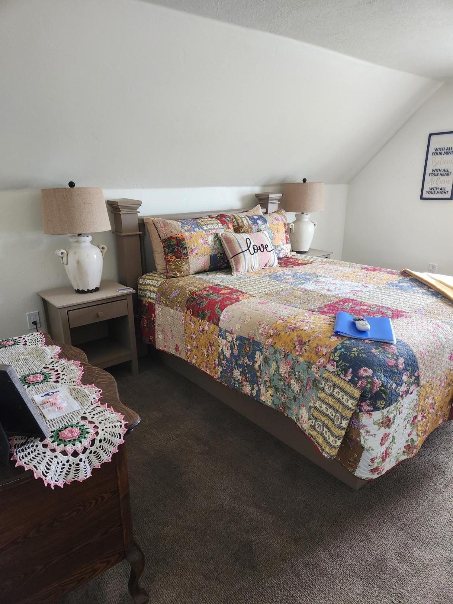 Dora'S Country Cottage Escalante Room photo